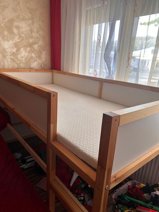 Vând pat de copii dimensiuni 2000/100 cm saltea nouă