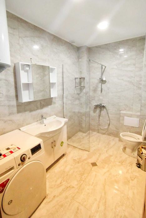 Имот Корект дава под наем обз 2- Стаен апарт, център