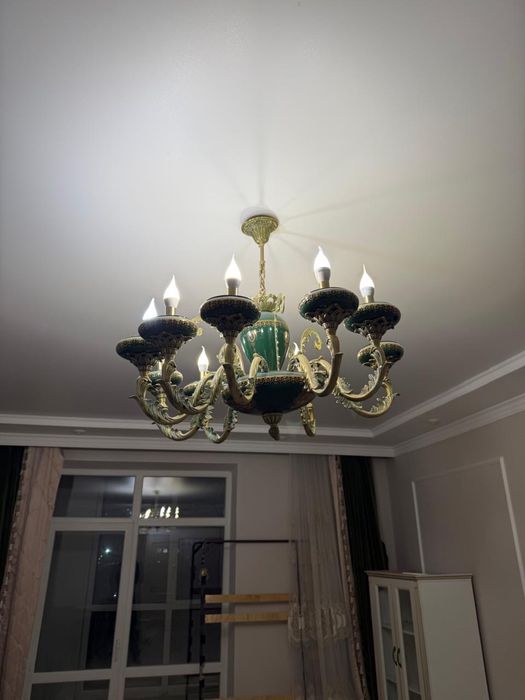 Продам люстры