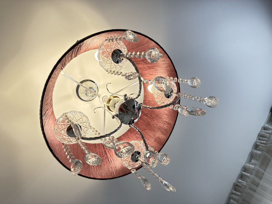 Продам люстру в классическом стиле