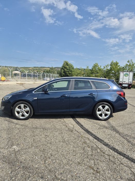 Opel Astra J - 2011