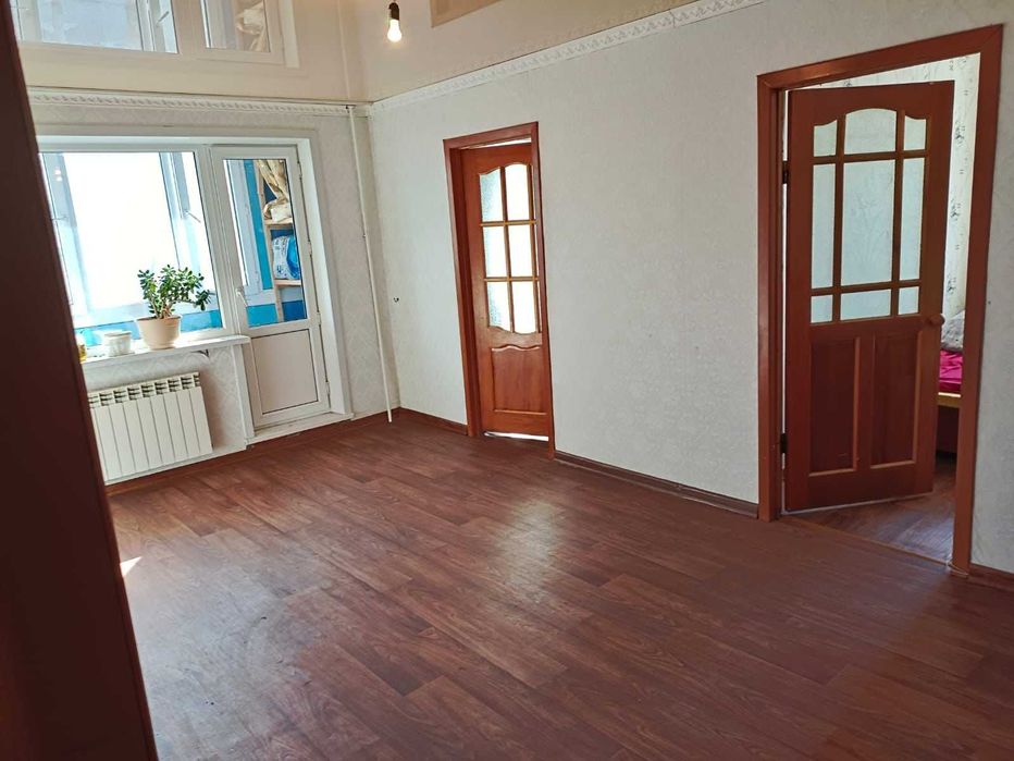 4-х комн. 6 мкр. 3 этаж/5 Рядом 10 школа. 1972 Панель