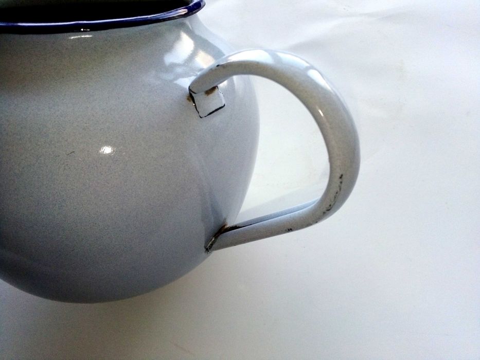 Стар,малък емайлиран чайник - 1975г.