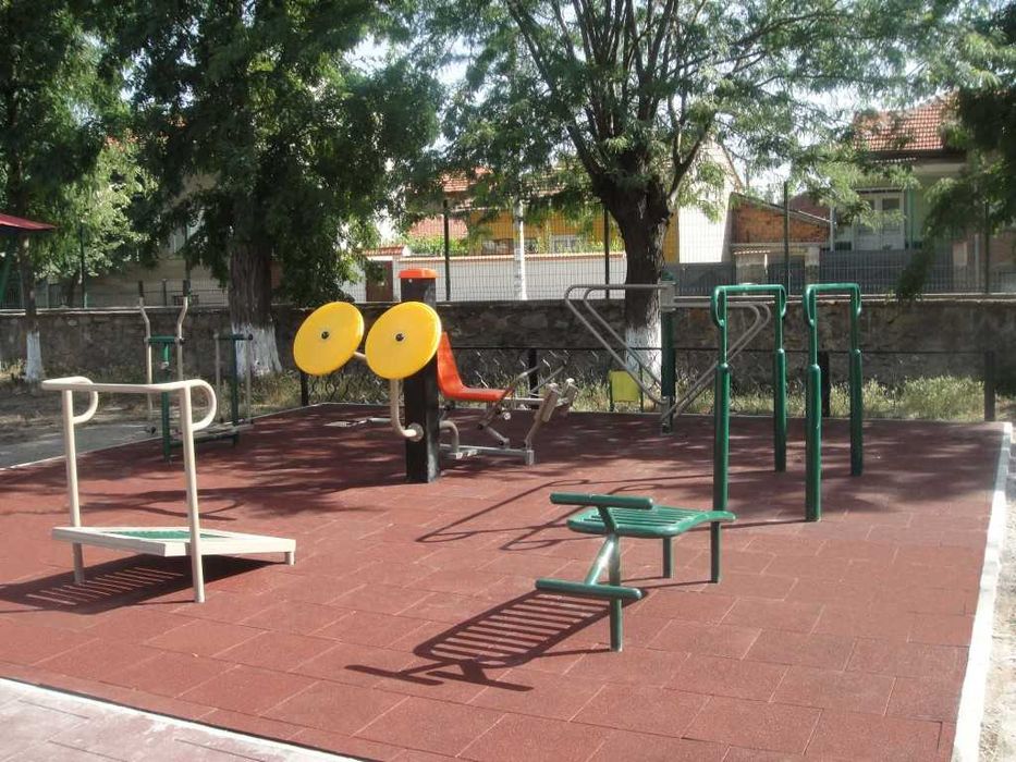 Изграждане на детски площадки и открит фитнес