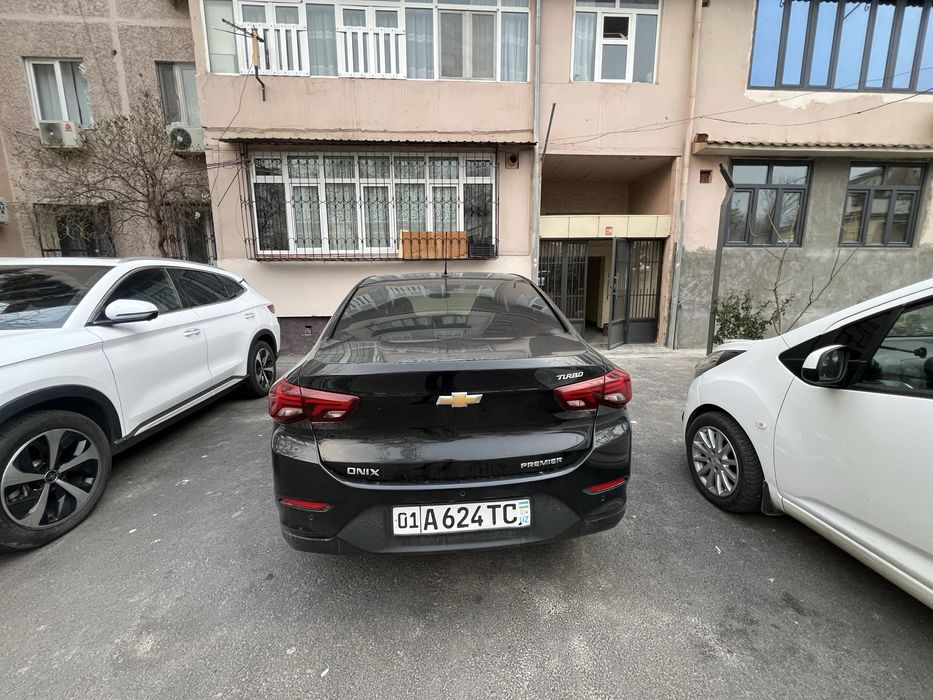 Onix premier 2, rangi qora, kraska toza,2024 yil, 25900km