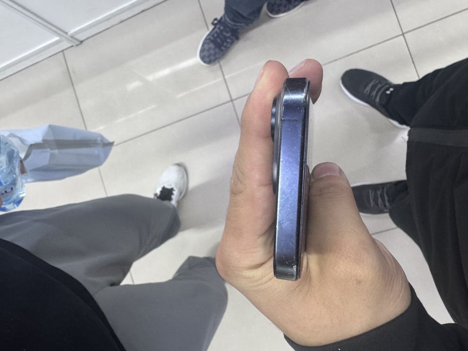 Продам айфон 15 про срочно