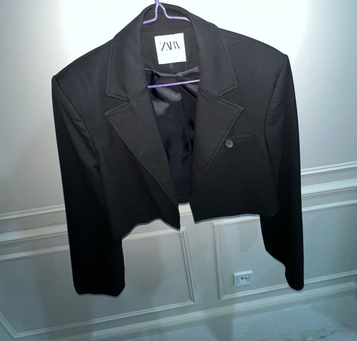 Ново черно сако Zara