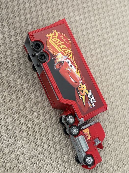 Disney cars - camionul lui Fulger