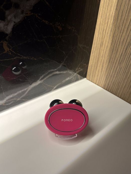 FOREO BEAR Fuchsia - dispozitiv de tonifiere faciala cu microcurent