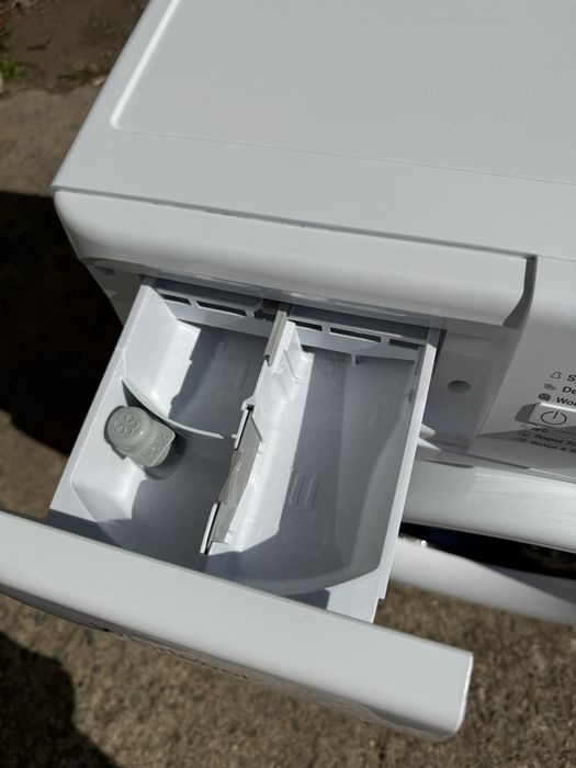 Продавам пералня Whirlpool