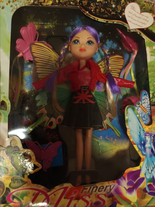 Продавам играчки за момиче