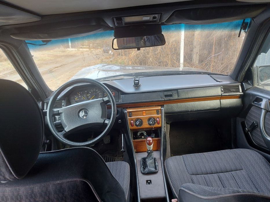 Мерседес 124 е200