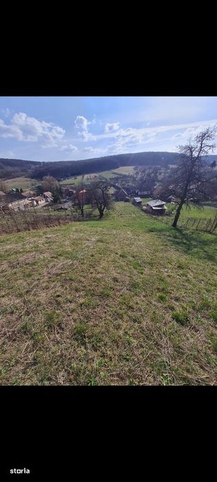 Teren intravilan de vânzare în centrul localității Bozeni – 1700 mp