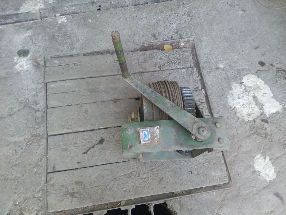 Ручная лебёдка с червячьным приводом