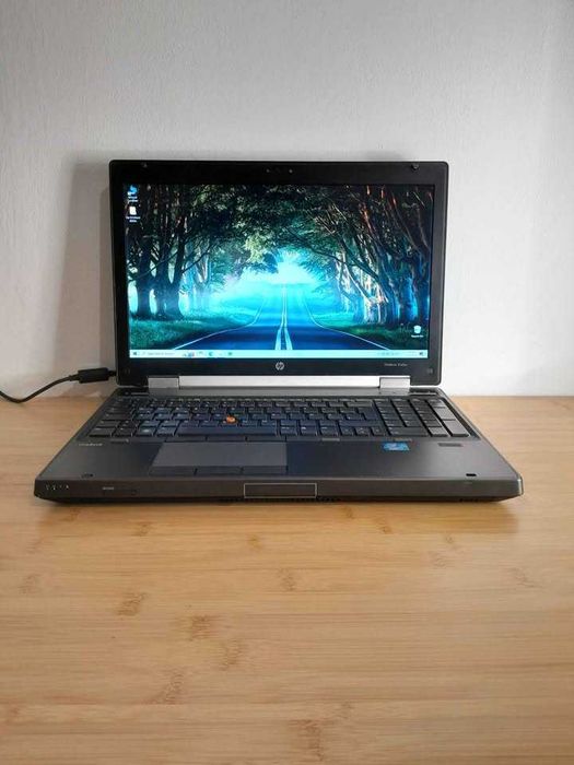 Laptop HP Elitebook 8560w 15.6-inch Intel Core i7 16 GB Ram 500 GB HDD Windows 10