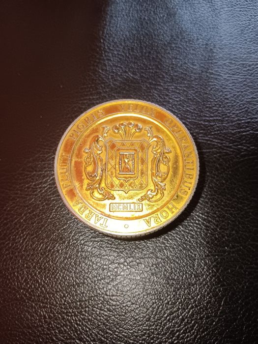 Настолен часовник метален корпус