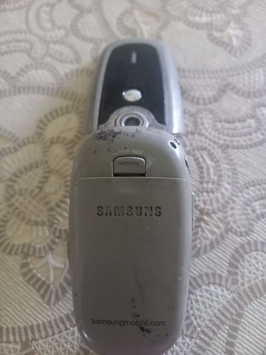 Мобильный телефон