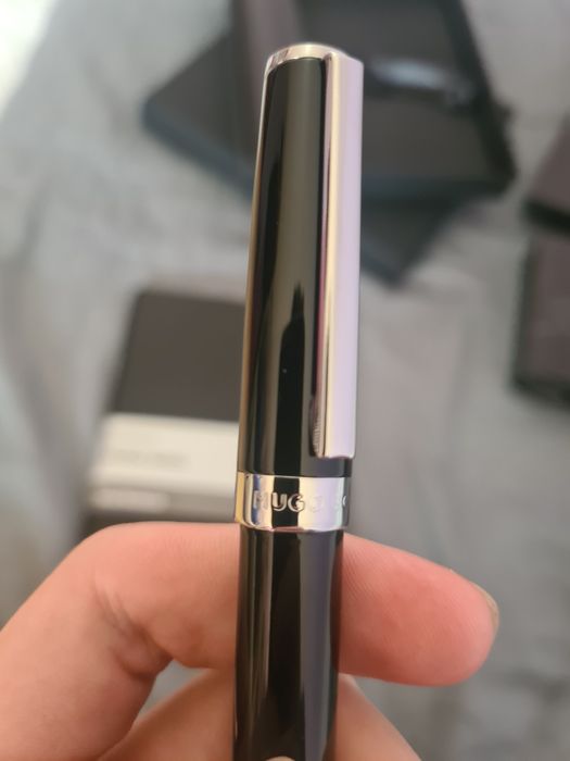 Set Hugo Boss original – stilou Gear + caiet A5 + wireless charger Qi