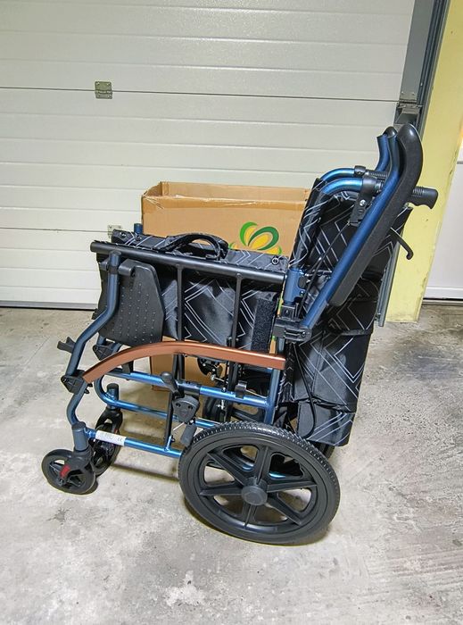 Scaun pliabil nou pt. persoane cu dizabilitati