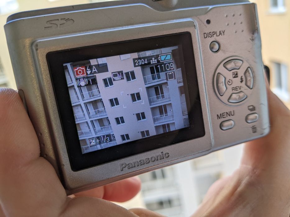 Panasonic Lumix DMC-LZ1 6x zoom optic rezoluție 4 megapixeli