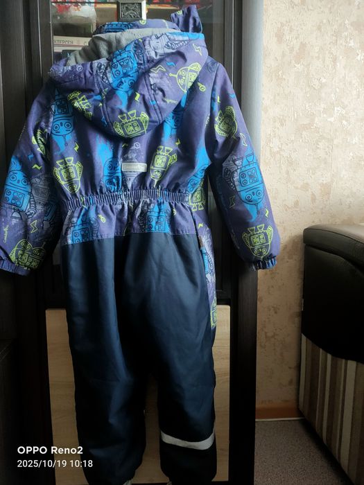 Продам зимний комбинезон для мальчика.