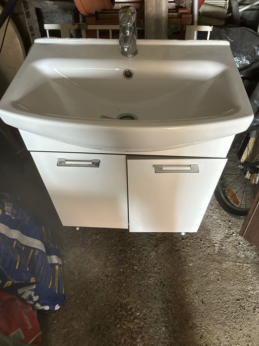 Mobilier baie (lavoar, masca, dulap cu oglinda, dulap medicamente)