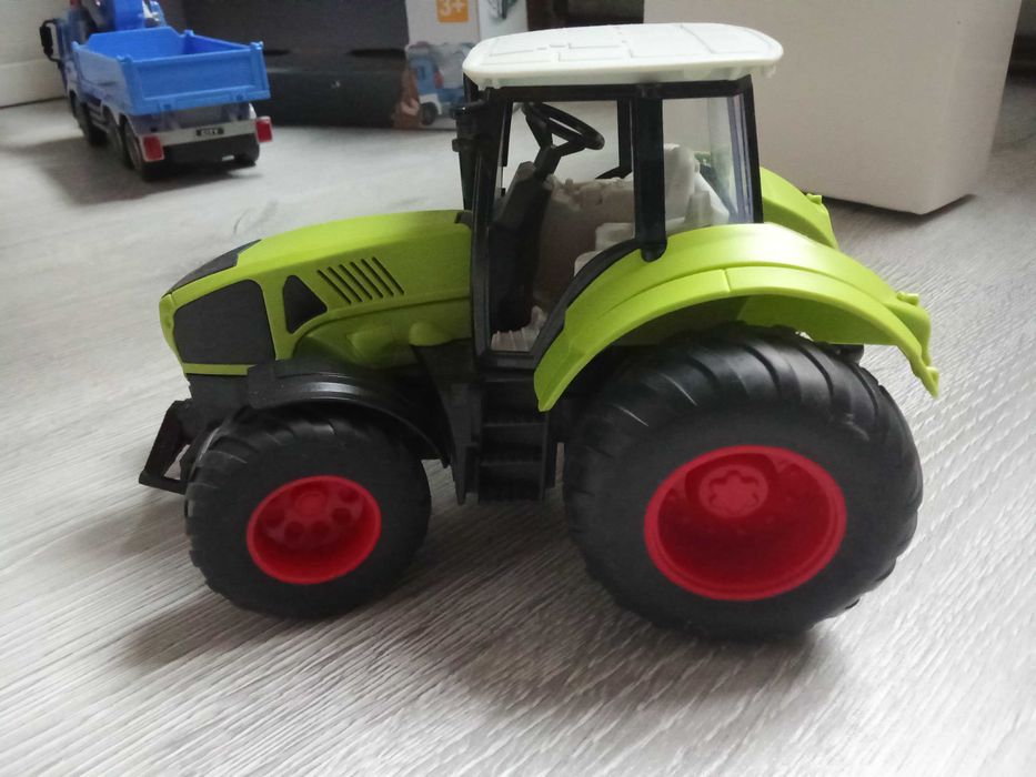 Tractor și camion