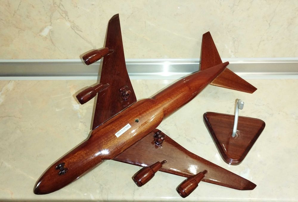 Boeing 747 - Ръчно изработен макет от махагон