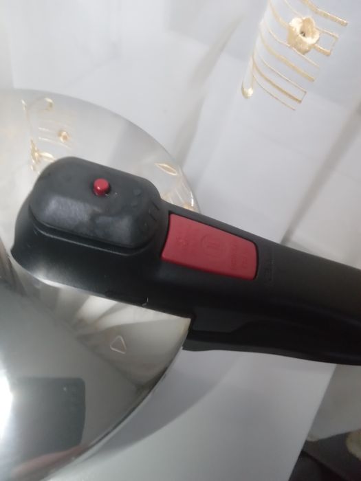 Vând oală  sub presiune Kelomat