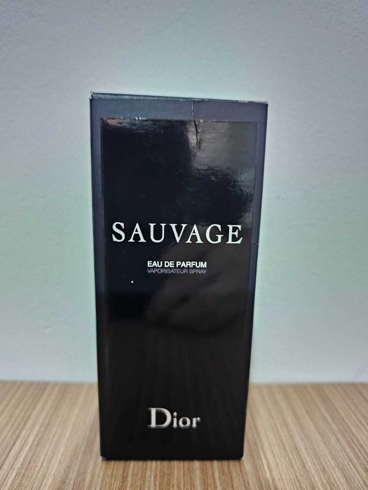 Parfum Barbati DIOR Sauvage 200 ml EAU DE PARFUM neutilizat