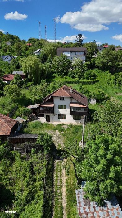 Vilă P+1+M, teren 1.584 mp, poziție ultracentrală – Târgu Neamț