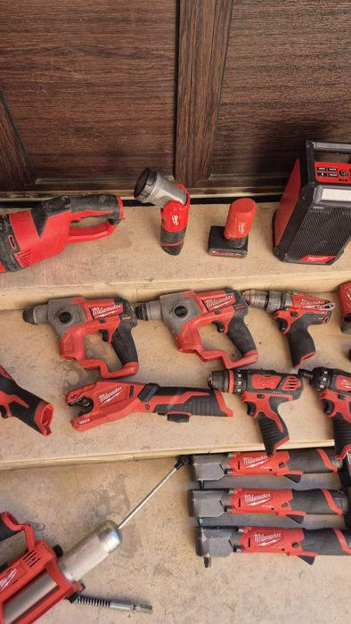 Milwaukee M12 инструменти