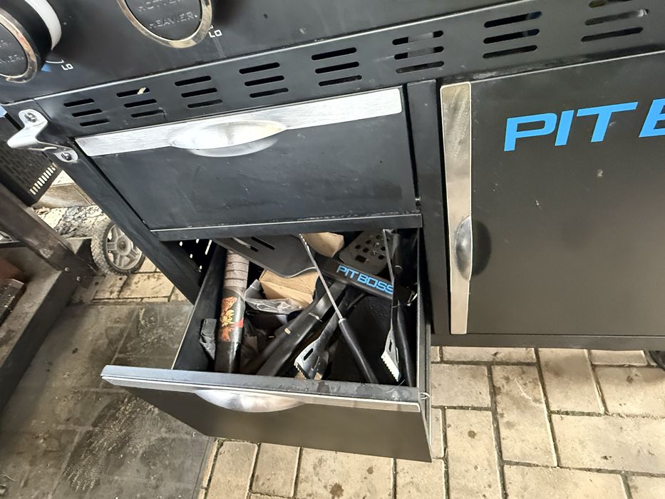 Gratar Pit Boss Plancha 5 arzatoare + husa + plita noua sigilata + accesorii + inca in garantie