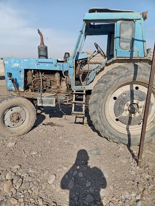 Traktor sotiladi