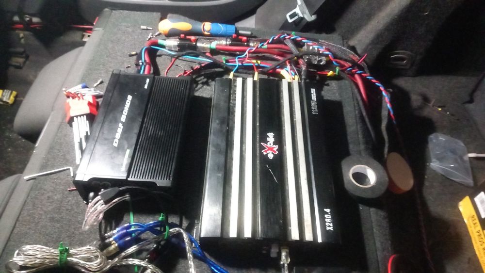Montez stații audio  difuzoare si sisteme audio auto .detalii la numărul de telefon