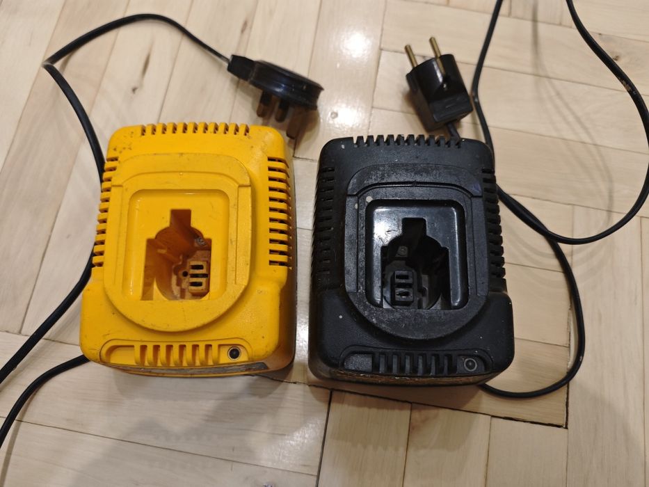 Продавам 2 бр. зарядни DeWalt DE9116.