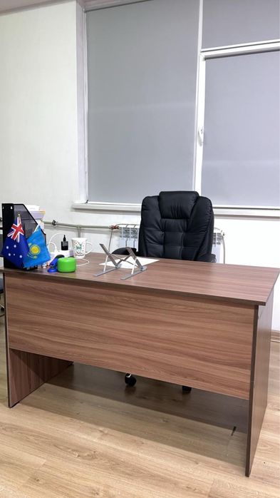 Стол для работы, офисный