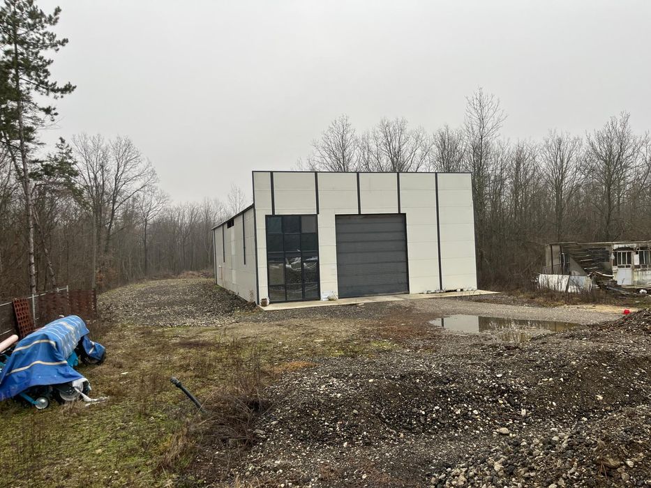 Hala industriala+teren de închiriat