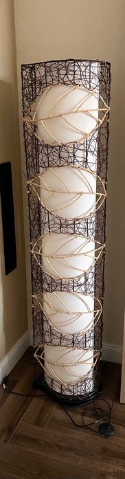 Lampa podea 160 cm inaltime. Predare in Oradea