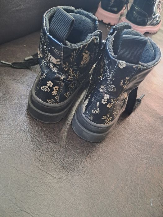 Детски обувки за момиче.