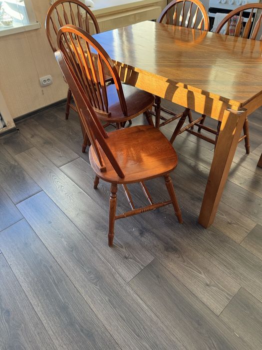 Стол со стульями