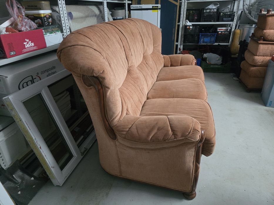 Разтегателен диван и ъглово едноместно джакузи