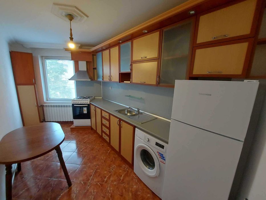 Дава се под наем Двустаен апартамент в Търговище, Център - 78 кв.м за 280.5 € - Снимка #2