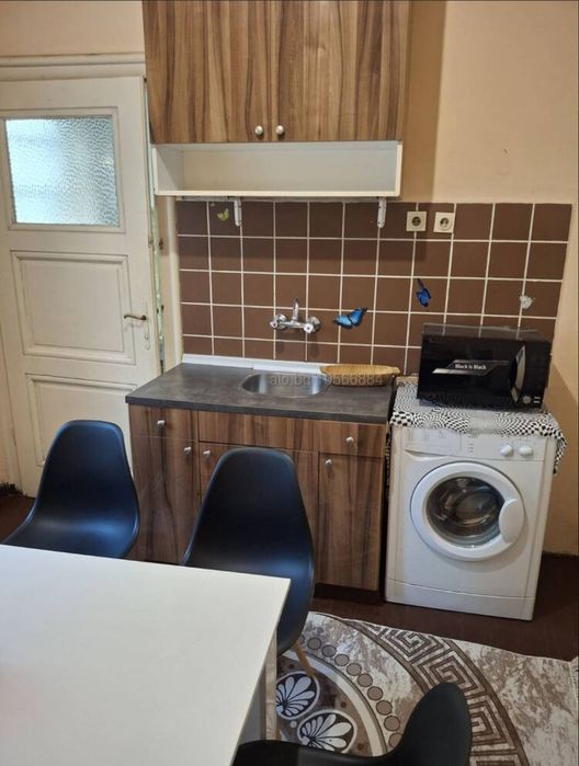 Обзаведен 2 стаен Център. ДВЕ ОТДЕЛНИ СТАИ С БАЛКОН