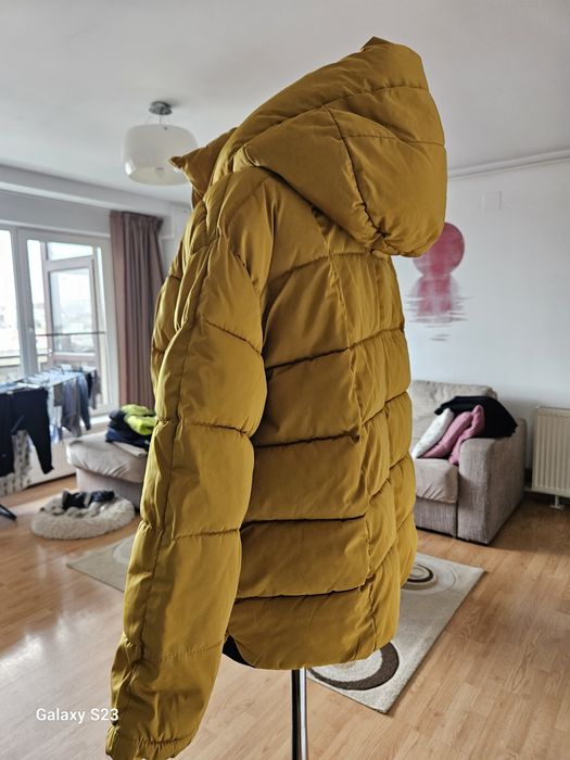 Geaca Zara 11-12  .50 lei