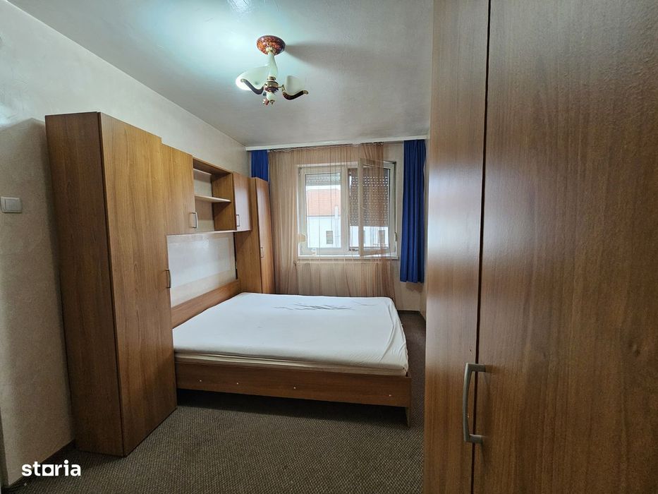 De închiriat apartament cu 2 camere, decomandat – Centrul orașului