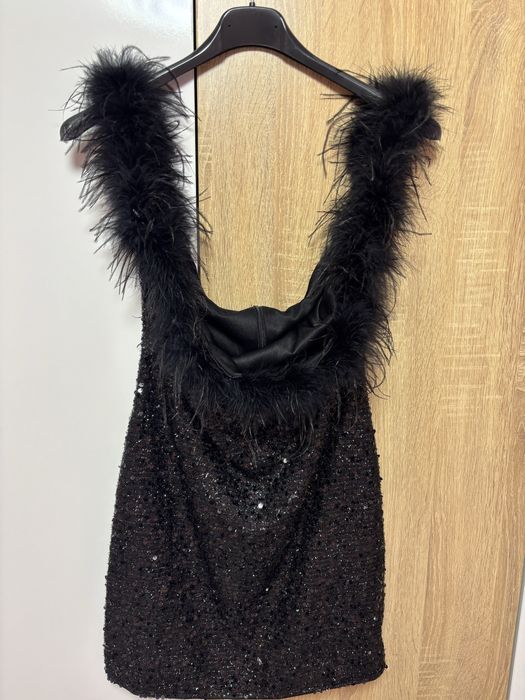 Официални рокли.