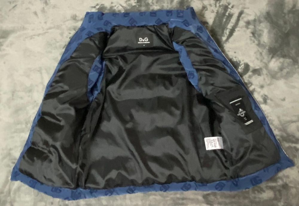 Vând vesta noua de bărbați D&G