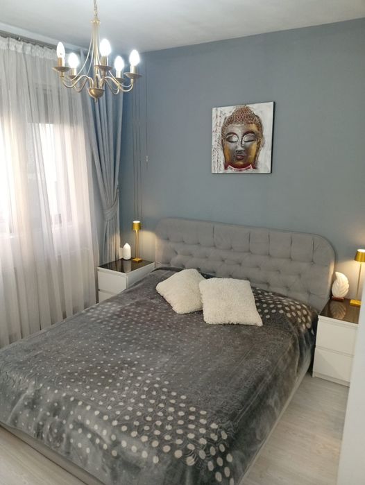 Vând ap 3-4 camere+ curte+ loc parcare -direct proprietar