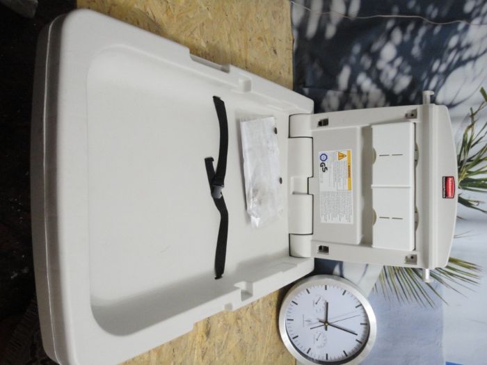 Rubbermaid Масa за повиване на бебета